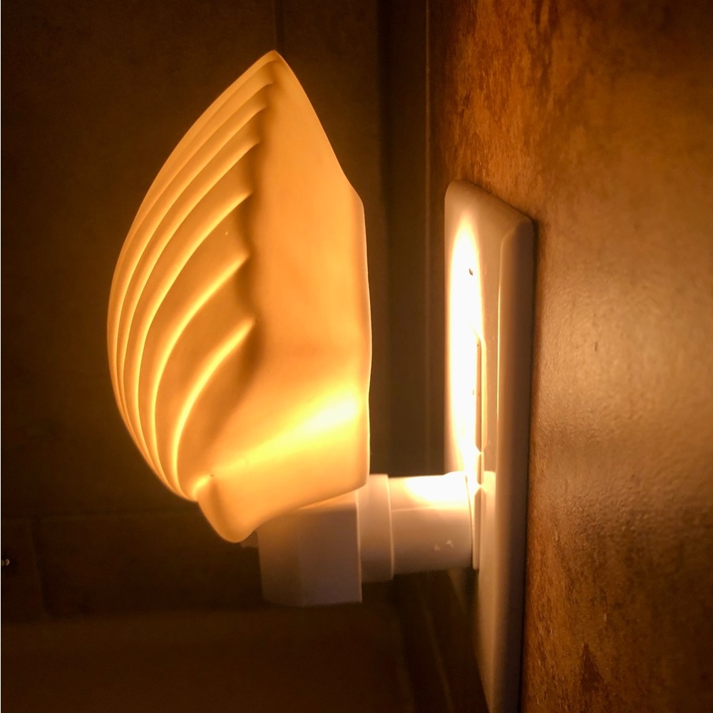 Sea Shell Night Light, New - Picture 4 of 17